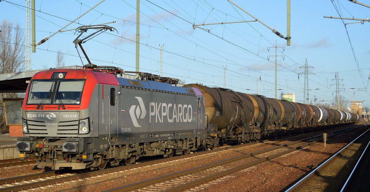 PKP CARGO S.A., Warszawa [PL]  EU46-514  [NVR-Nummer: 91 51 5370 026-4 PL-PKPC] überraschenderweise mit einem Kesselwagenzug (Benzol) am 10.12.19 Durchfahrt Bf. Flughafen Berlin Schönefeld.