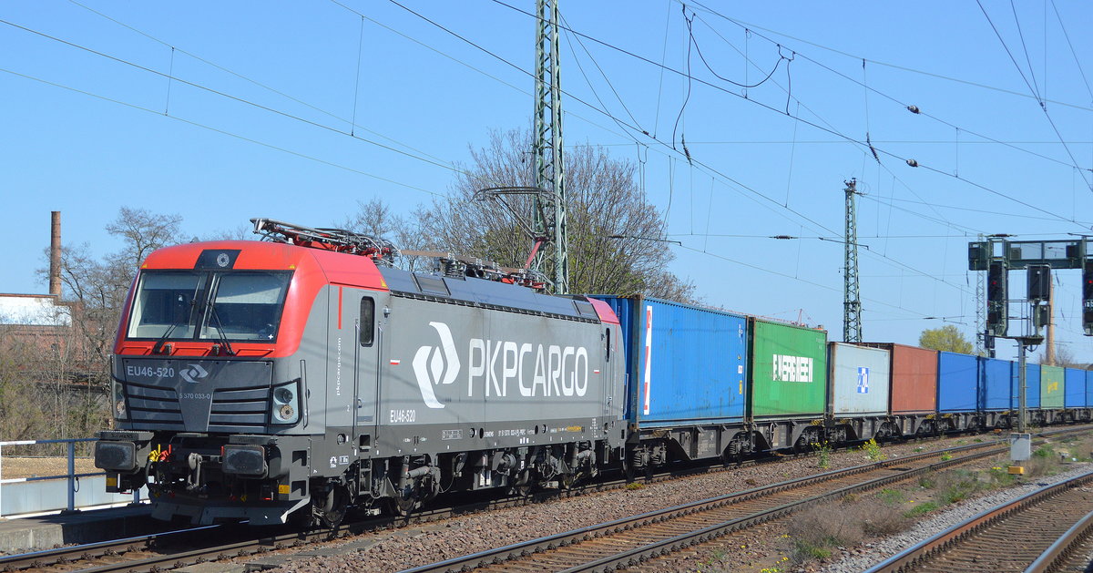 PKP CARGO S.A., Warszawa [PL] mit ihrer Vectron  EU46-520  [NVR-Nummer: 91 51 5370 033-0 PL-PKPC] und Containerzug am 22.04.20 Magdeburg Neustadt.