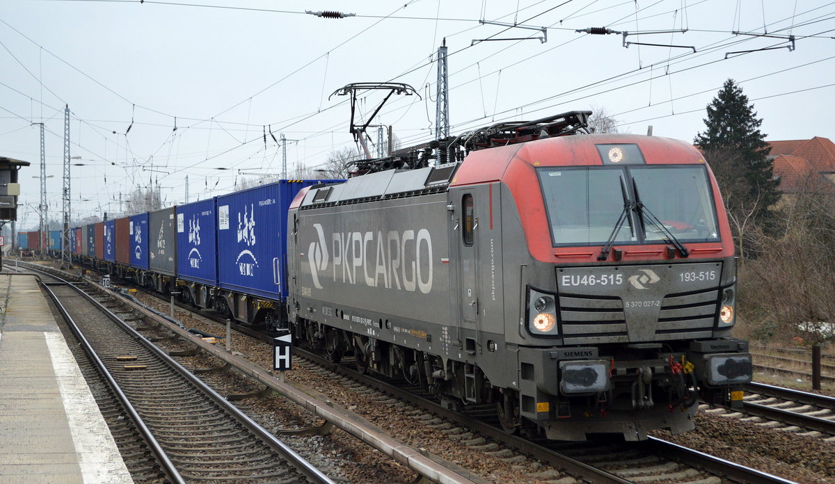 PKP CARGO S.A., Warszawa [PL] mit  EU46-515  [NVR-Nummer: 91 51 5370 027-2 PL-PKPC] und Containerzug am 04.03.21 Durchfahrt Bf. Berlin Köpenick.