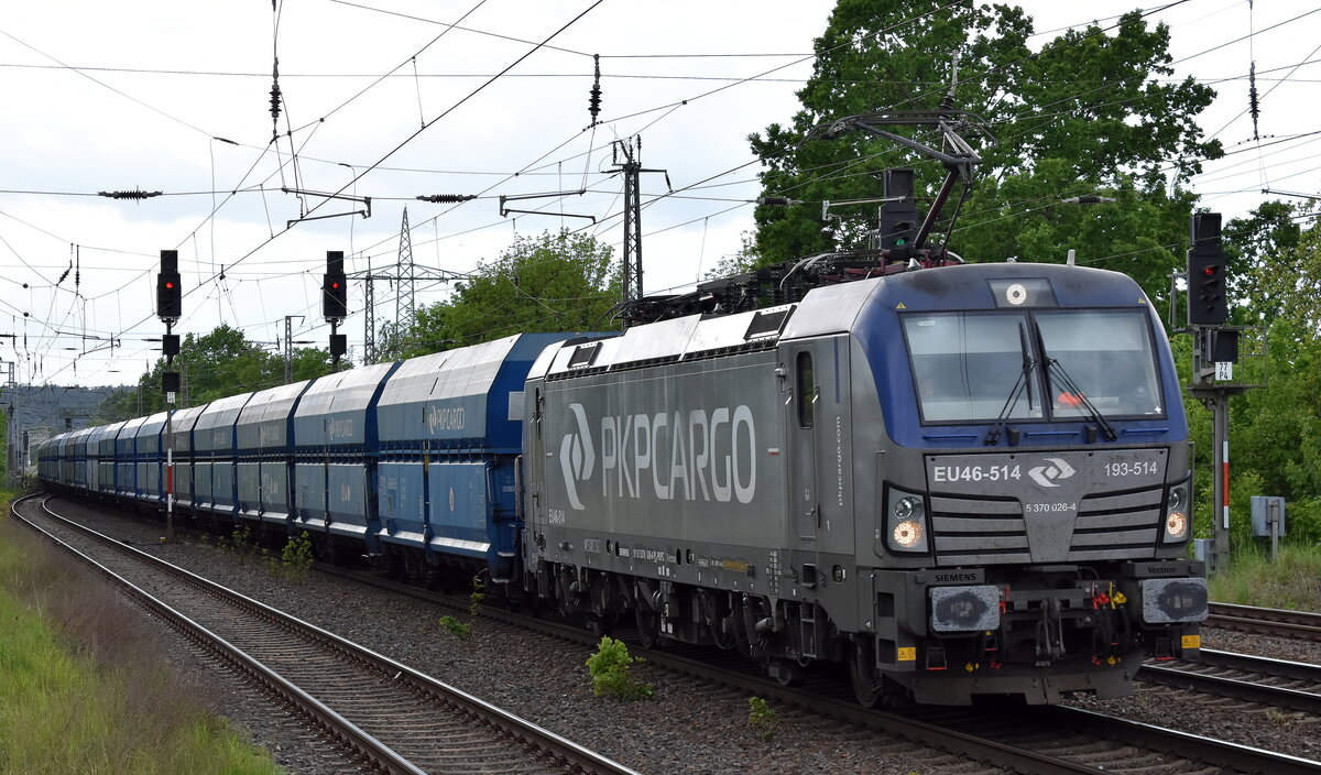 PKP CARGO S.A., Warszawa [PL] mit ihrer  EU46-514  [NVR-Nummer: 91 51 5370 026-4 PL-PKPC] und einem Ganzzug firmeneigener Selbstentladewagen (leer) Richtung Polen am 07.05.24 Höhe Bahnhof Saarmund.