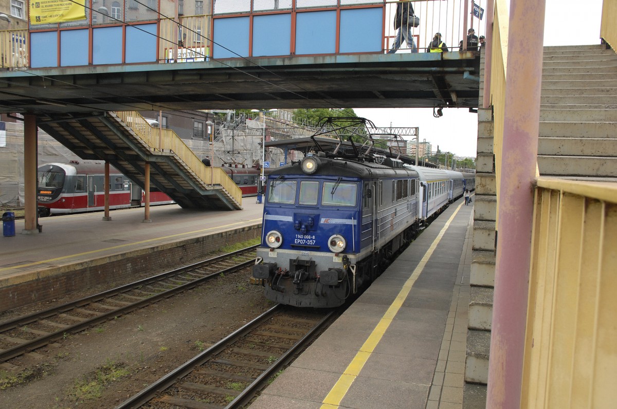 PKP EP07-357 im Szczecin Główny (Stettin Hauptbahnhof) 24. Mai 2015.