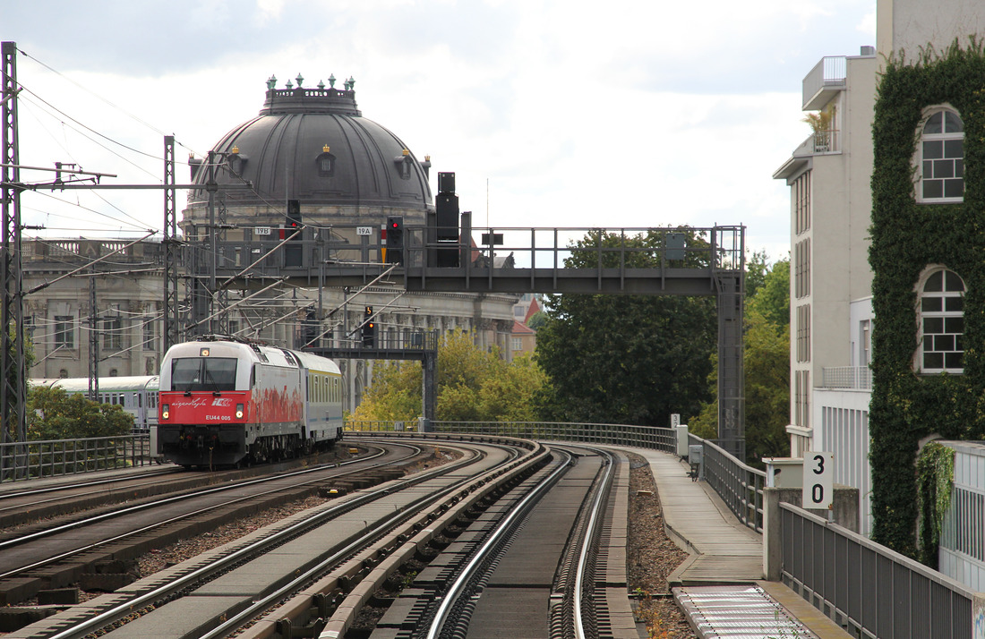 PKP IC 5 370 005 // Aufgenommen von der S-Bahn-Station Berlin Hackescher Markt. // 25. August 2018