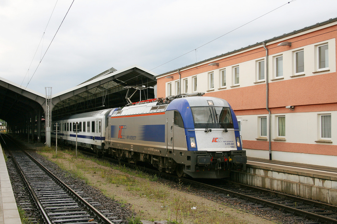 PKP IC 5 370 007 wurde während des Halts im Bahnhof Frankfurt (Oder) fotografiert.
Aufnahmedatum: 17. August 2010