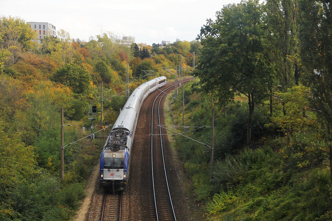 PKP IC 5 370 007 // Berlin; Aufgenommen vom Zugangssteg der S-Bahn-Station  Berlin Storkower Straße . // 28. September 2019