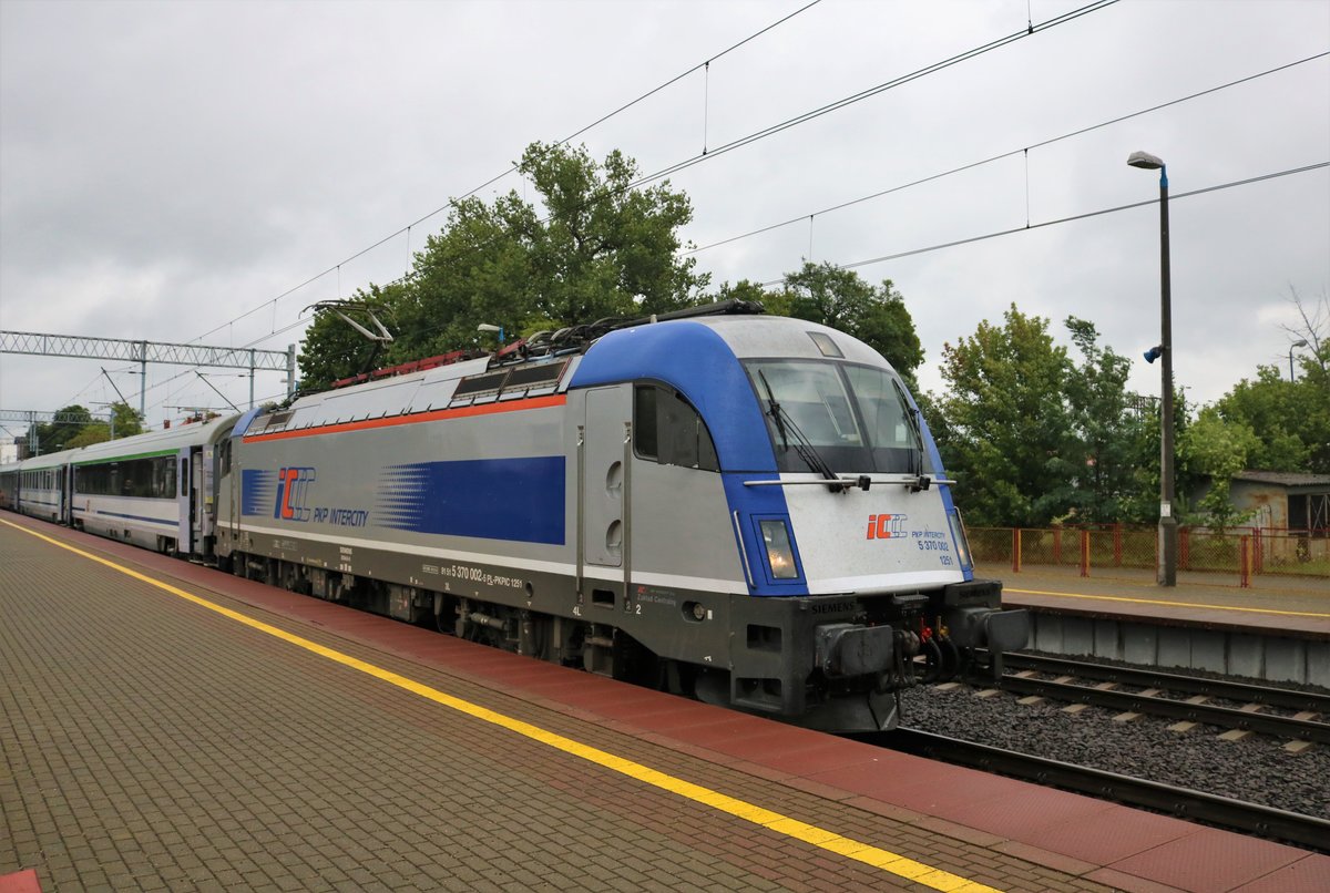 PKP IC Siemens Taurus 370 002 1251 am 18.07.18 in Rzepin (Polen) mit dem EC nach Berlin