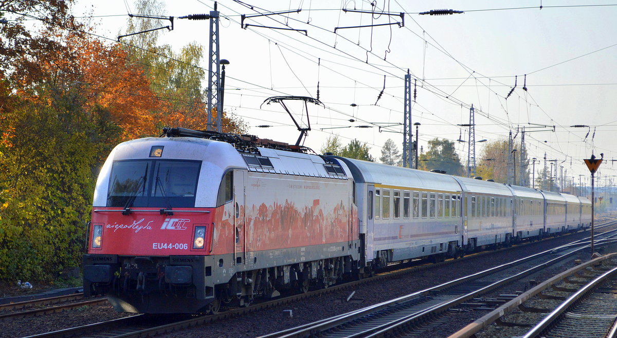PKP Intercity spółka z o.o. mit EU44-006 [NVR-Number: 91 51 5370 006-6 PL-PKPIC] und EC Richtung Warschau am 17.10.18 Berlin-Hirschgarten.