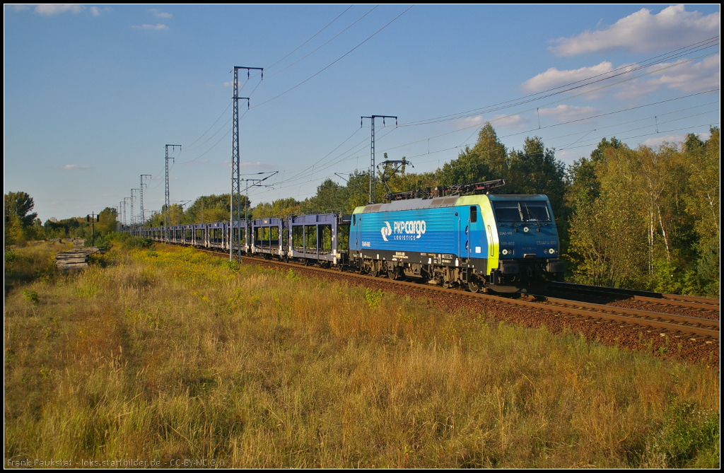 PKPC EU45-802 / 189 802 / ES 64 F4-802 mit belgischen Autotransportwagen der Fa. Touax am 28.08.2014 durch die Berliner Wuhlheide