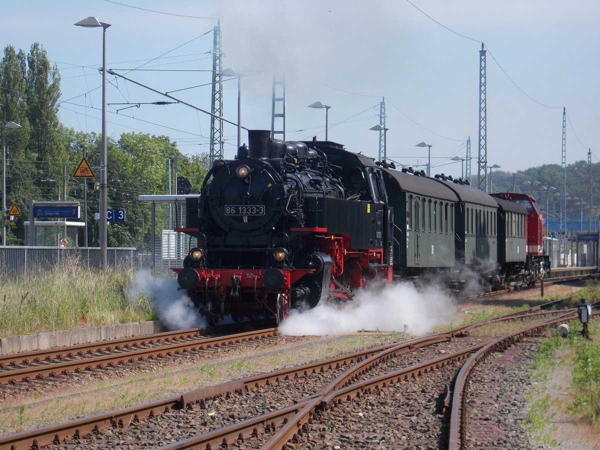 Planeinsatz von 86 1333,am 11.Juni 2017,auf der Strecke zwischen Bergen/Rügen und Lauterbach Mole.Bereits einen Tag zuvor gab es auch auf dieser Strecke wieder Plandampf.Neben der 86er fuhr auch 112 708 als zweite Lok mit.