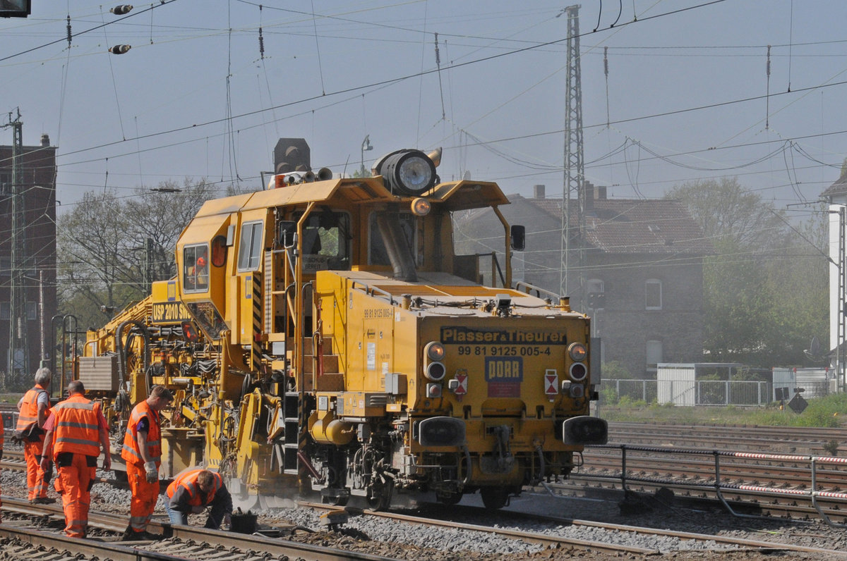 Plasser & Theurer  99 81 9125 005-4 @ Darmstadt Kranichstein am 09.04.2017