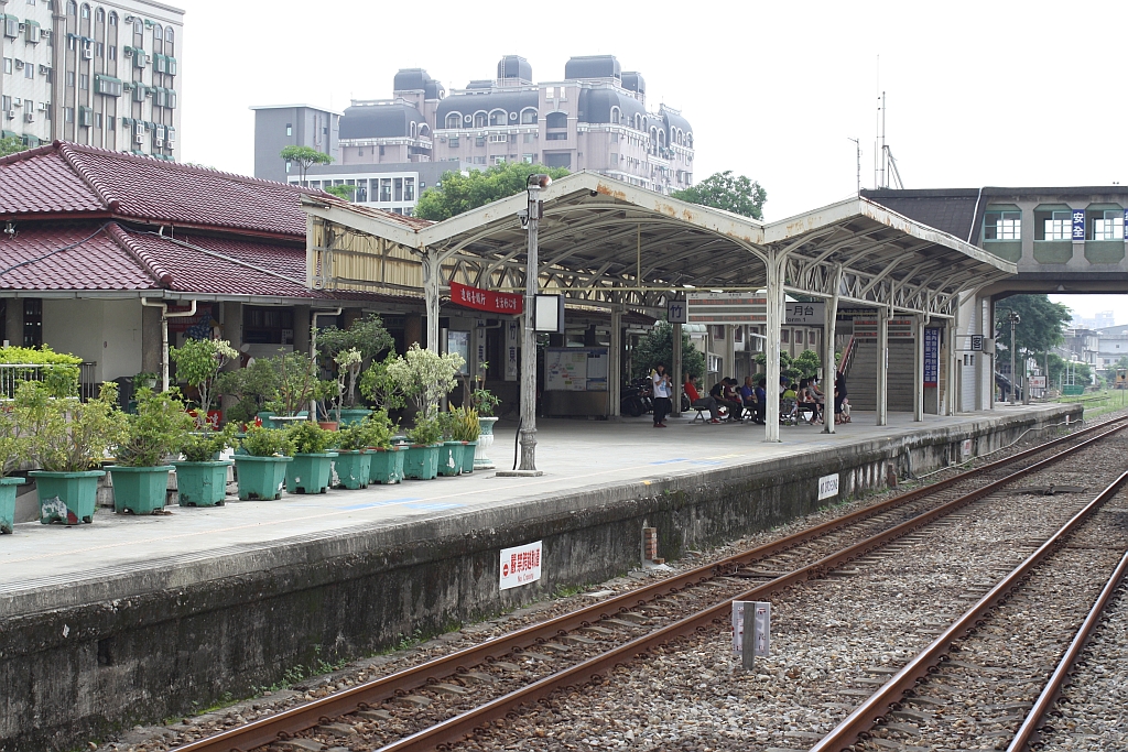 Plattform 1 der Zhudong Station am 01.Juni 2014.