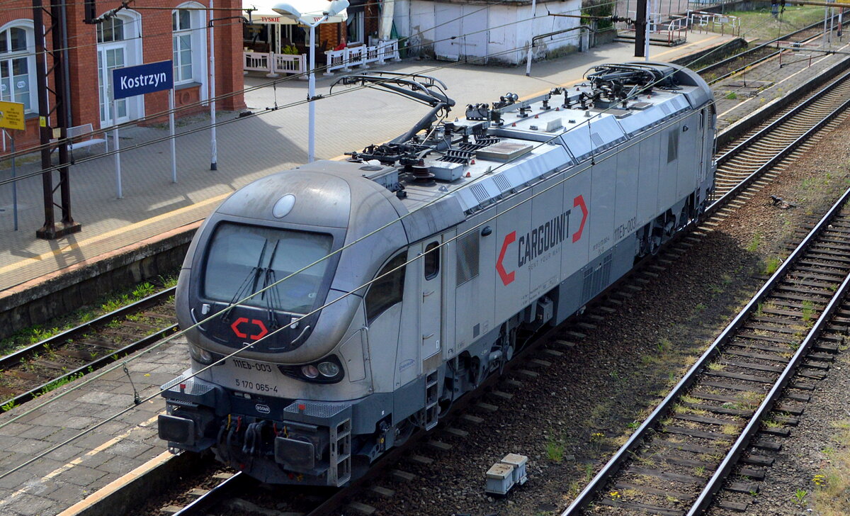 PMT - Pol-Miedź Trans Sp. z o.o., Lubin [PL] mit der angemieteten CARGOUNIT Lok  111Eb-003  [NVR-Nummer: 91 51 5170 065-4 PL-ID] am 10.05.22 Durchfahrt Bf. Kostrzyn (Polen).