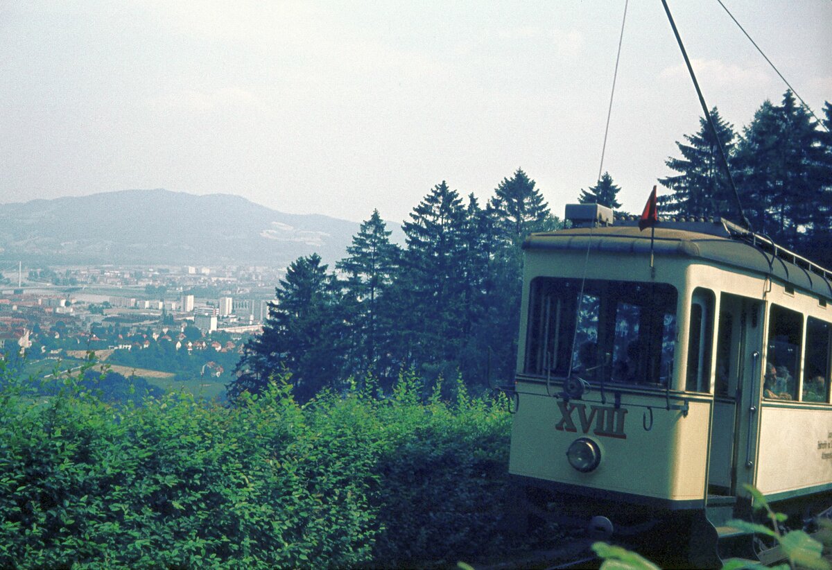Pöstlingbergbahn Linz__Tw XVIII von 1958 auf Talfahrt.__28-07-1975 