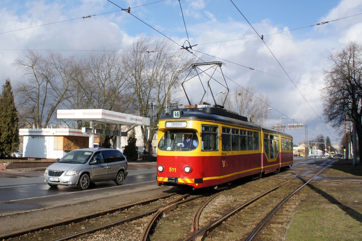 Polen / Straßenbahn Lodz: Duewag GT8NF - Wagen 511 (ex Rhein-Neckar, ex MKT Lodz) aufgenommen im März 2015 an der Haltestelle  Legionów - Wlókniarzy  in Lodz.