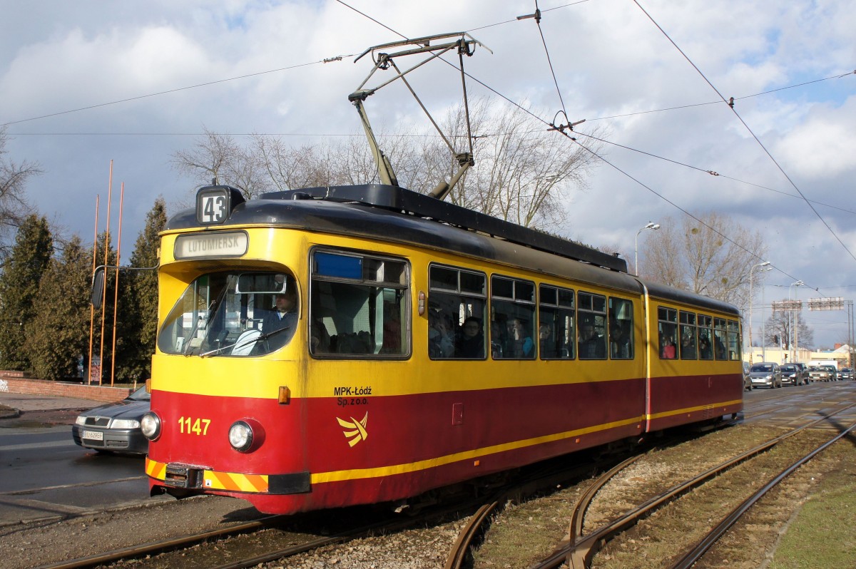 Polen / Straßenbahn Lodz: Duewag GT6 - Wagen 1147 (ex Rhein-Neckar, ex MKT Lodz) aufgenommen im März 2015 an der Haltestelle  Legionów - Wlókniarzy  in Lodz.