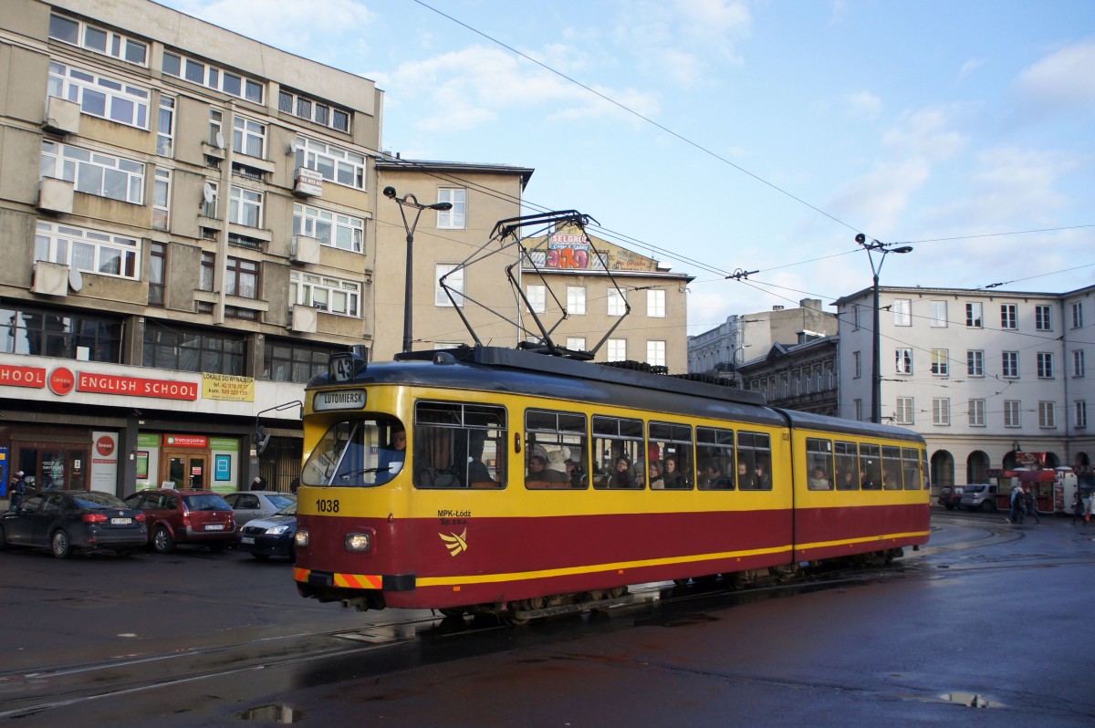 Polen / Straßenbahn Lodz: Duewag GT6 - Wagen 1038 (ex Bielefeld, ex Innsbruck, ex MKT Lodz) aufgenommen im März 2015 im Innenstadtbereich von Lodz, in der Nähe der Haltestelle  Plac Wolnosci .