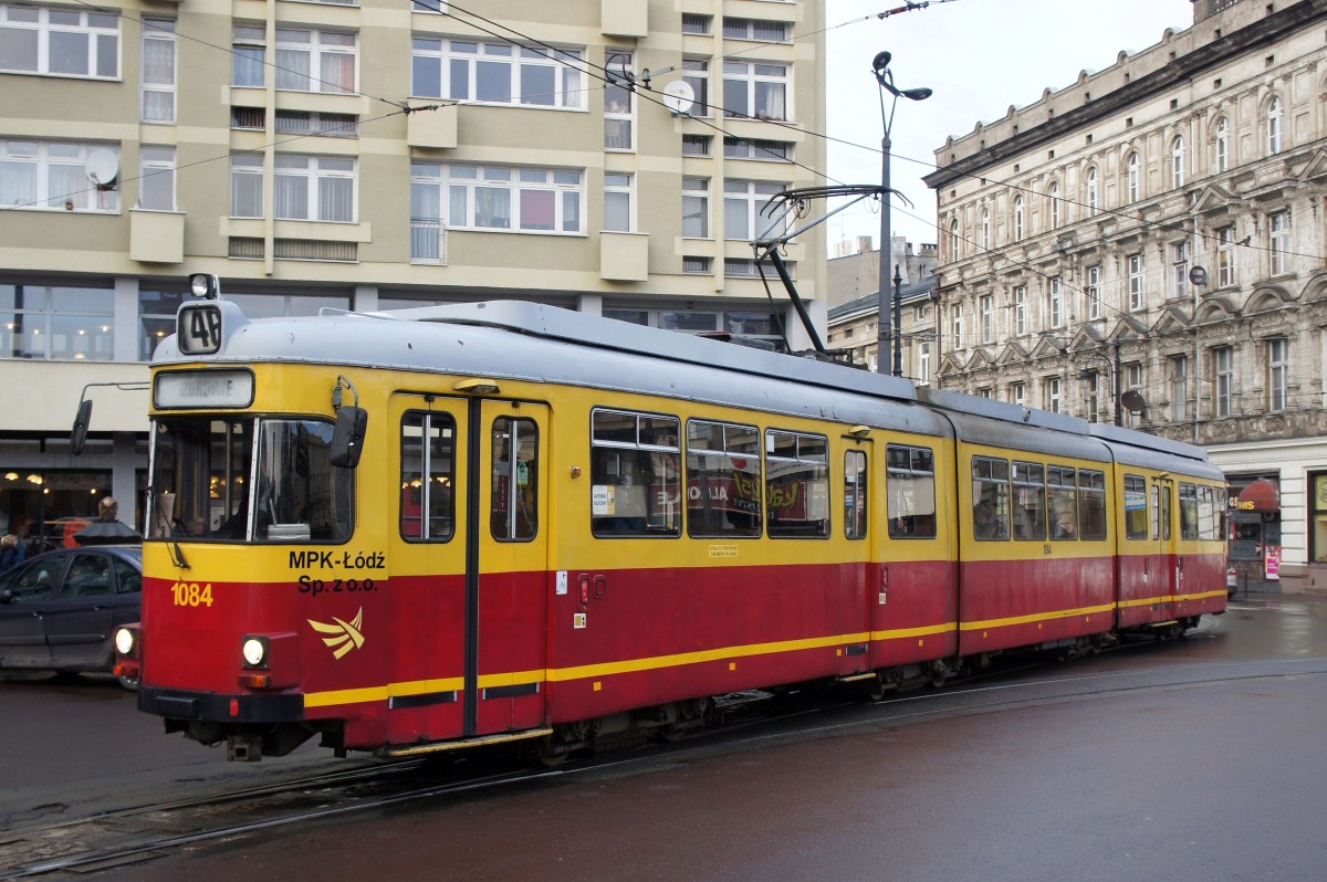 Polen / Straßenbahn Lodz: Duewag GT8 - Wagen 1084 (ex Hagen, ex Innsbruck, ex MKT Lodz) aufgenommen im März 2015 im Innenstadtbereich von Lodz, in der Nähe der Haltestelle  Plac Wolnosci .