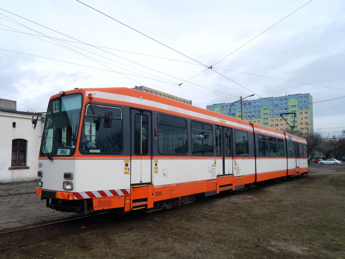 Polen / Straßenbahn Lodz: Duewag M8C - Wagen 531 (ex Bielefeld) aufgenommen im März 2015 an der Endstelle  Dworzec Lódz - Chojny  der Baustellenlinie Z1 in Lodz.