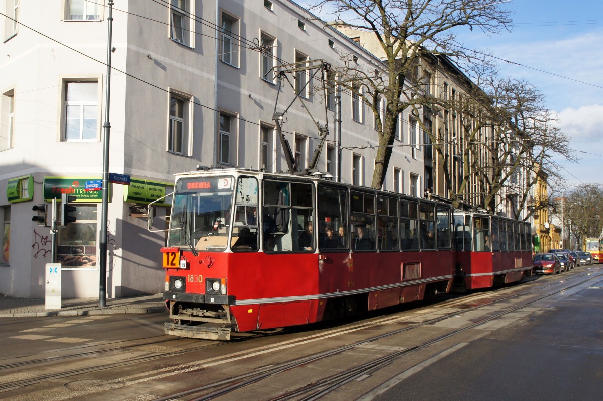 Polen / Straßenbahn Lodz: Konstal 805Na - Wagen 1830 aufgenommen im März 2015 an der Haltestelle  Kopernika - Zeromskiego  in Lodz.