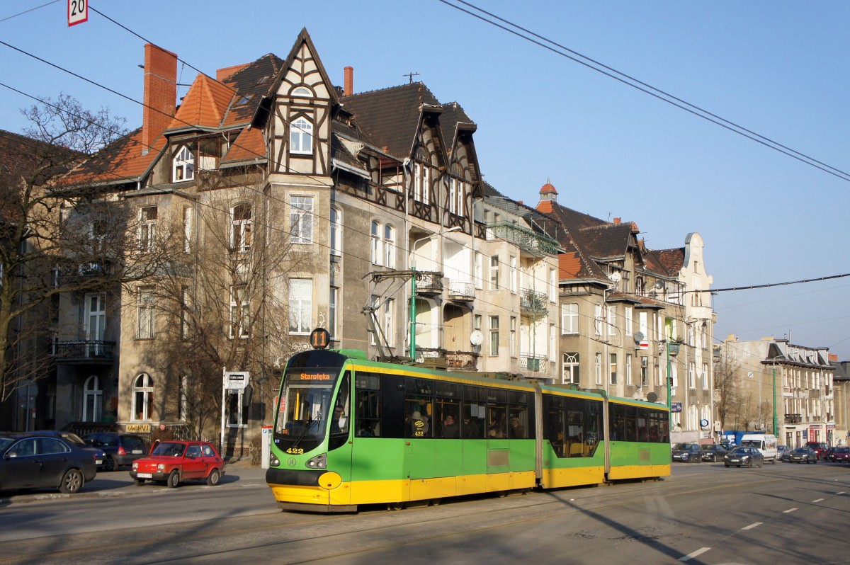 Polen / Straßenbahn Posen: Modertrans Moderus Beta MF02AC - Wagen 422 aufgenommen im Januar 2015 an der Haltestelle  Most Teatralny  in der Innenstadt von Posen.
