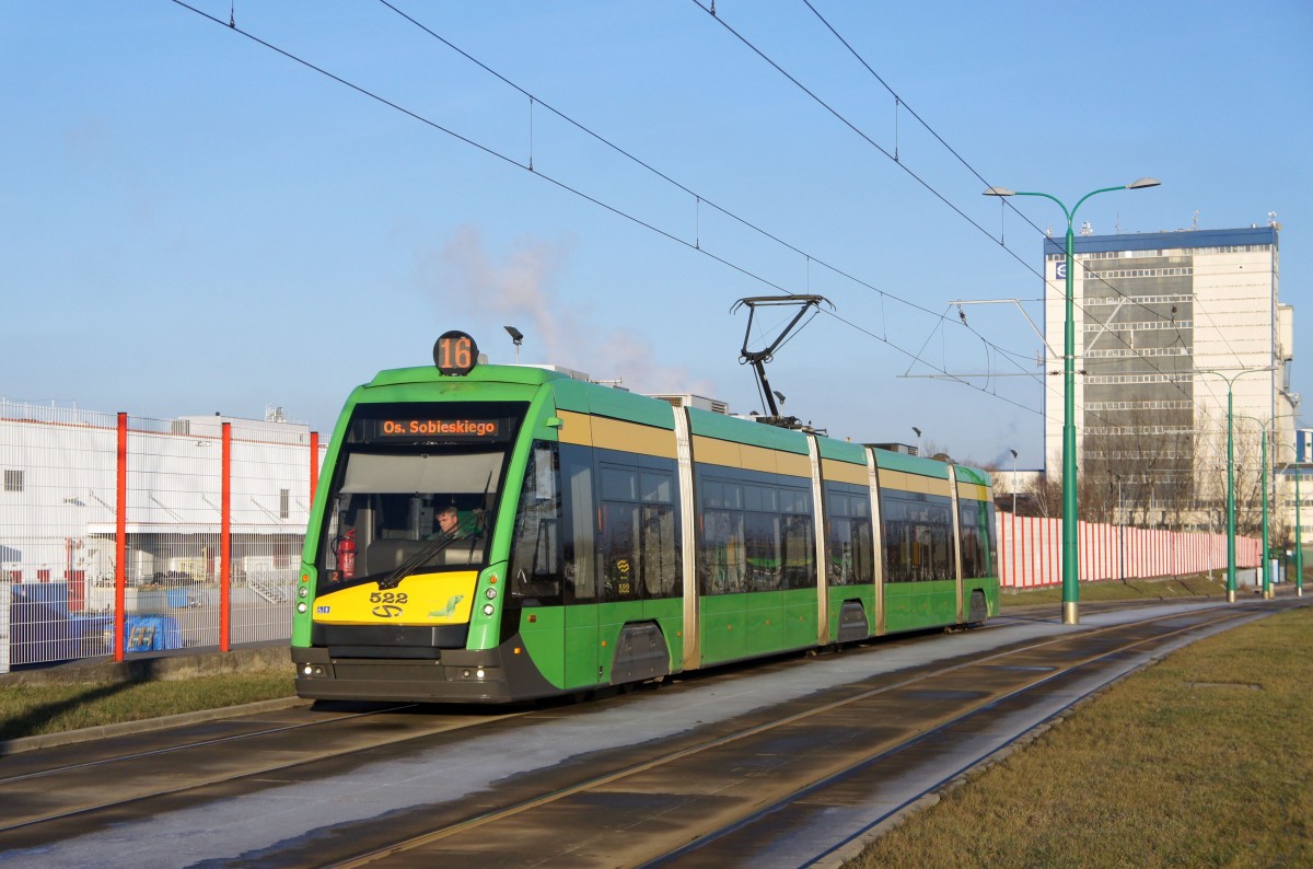 Polen / Straßenbahn Posen: Solaris Tramino - Wagen 522 aufgenommen im Januar 2015 an der Haltestelle  Szwajcarska  in Posen.
