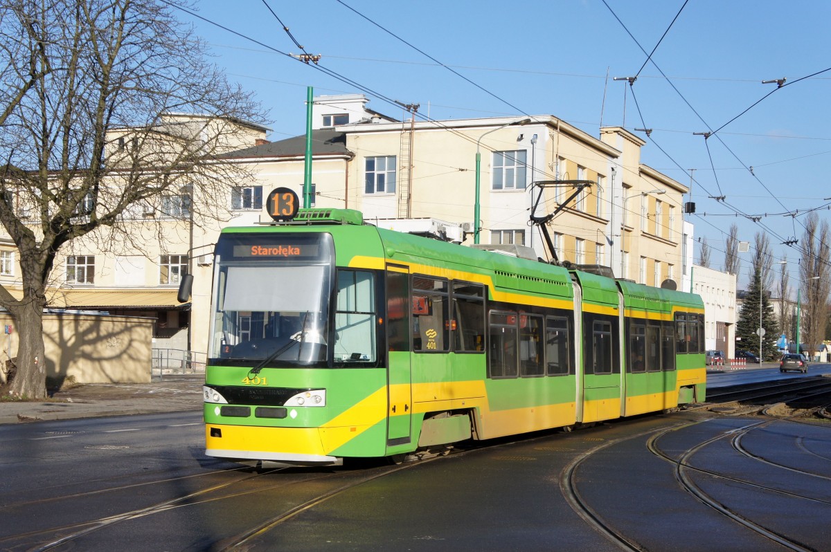Polen / Straßenbahn Posen: Tatra RT6N1 (modernisiert) - Wagen 401 aufgenommen im Januar 2015 an der Endstelle  Staroleka  in Posen.