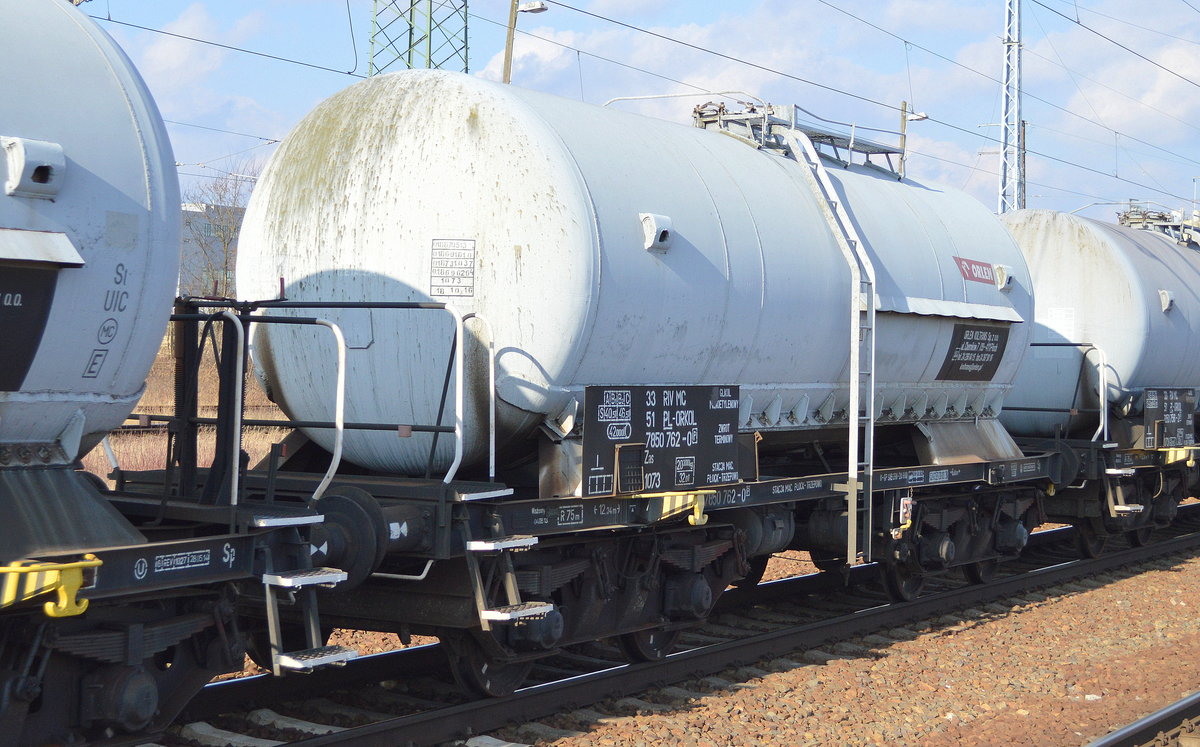 Polnischer Kesselwagen vom Einsteller des polnischen Mineralölkonzerns Orlen mit der Nr. 33 RIV MC 51 PL-ORKOL 7850 762-0(P) Zas (1073) Aufschrift: GLIKOL am 08.03.18 Bf. Flughafen Berlin-Schönefeld.