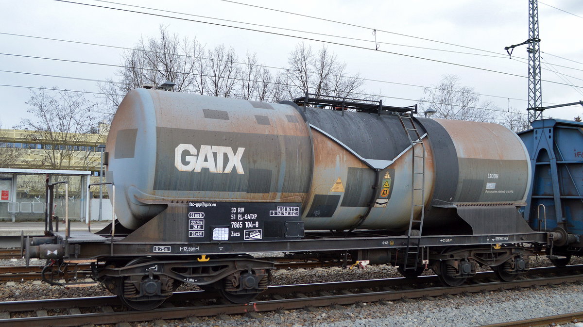 Polnischer Kesselwagen vom Einsteller GATX Rail Poland mit der Nr. 33 RIV 51 PL-GATXP 7865 104-8 Zacs am 14.04.21 in einem gemischten Güterzug Bf. Golm (Potsdam).