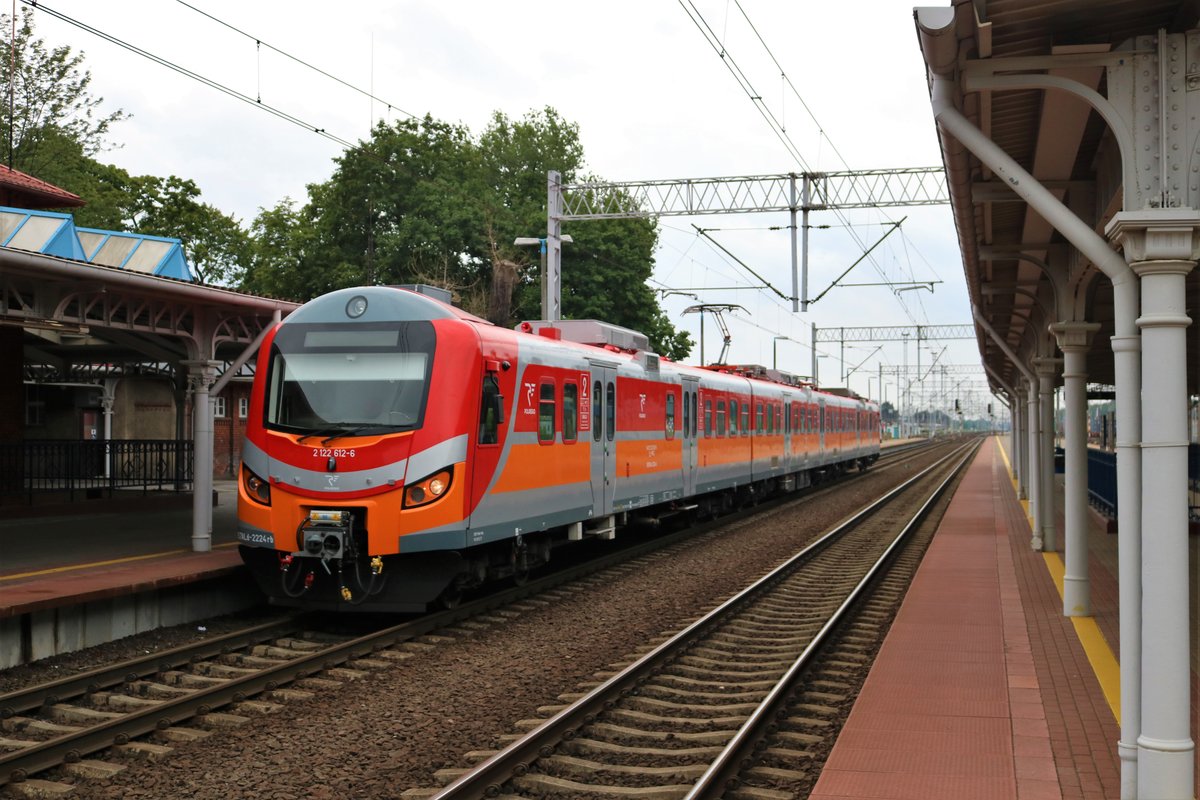 Polregio EN57 (modernisiert) 122 610-0 am 18.07.18 in Rzepin (Polen)