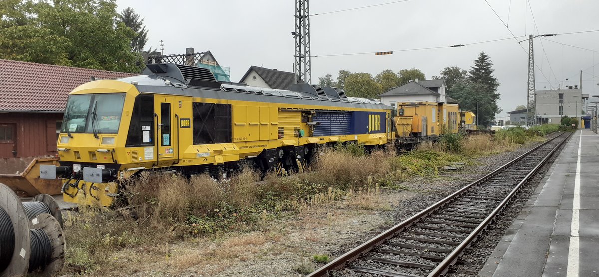 PORR Schienenschleifzug auf Gleis 14 in Neckarelz abgestellt am  29.9.2020