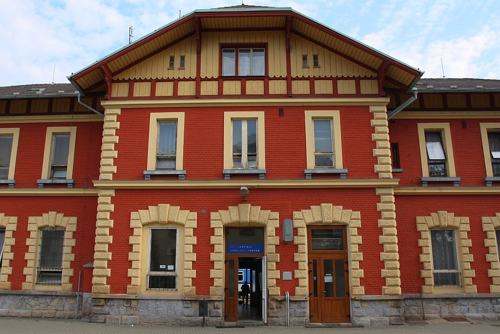 Portal des Bahnhof Jindrichuv Hradec am 05.August 2018.