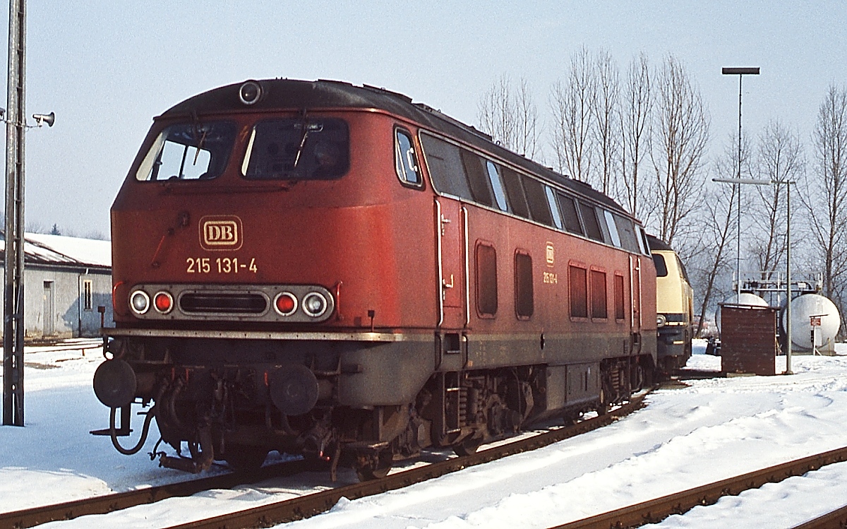 Portrait von 215 131-4 am 12.02.1983 im Bw Aulendorf