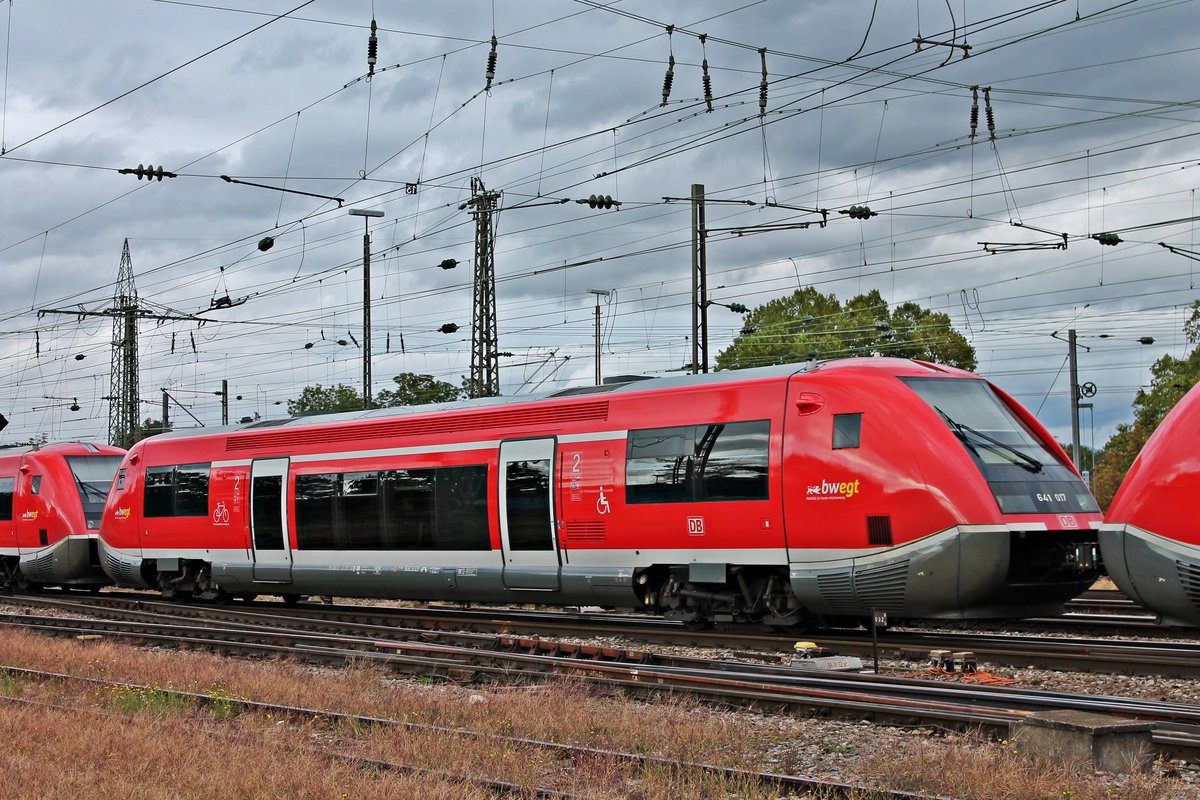 Portrait von 641 017, als dieser am Nachmittag des 25.09.2019 zwischen 641 016 und 641 004 als Lokzug aus dem BW Haltingen in den Badischen Bahnhof von Basel fuhr. Später ging das Trio als RB nach Waldshut auf die Hochrheinbahn.