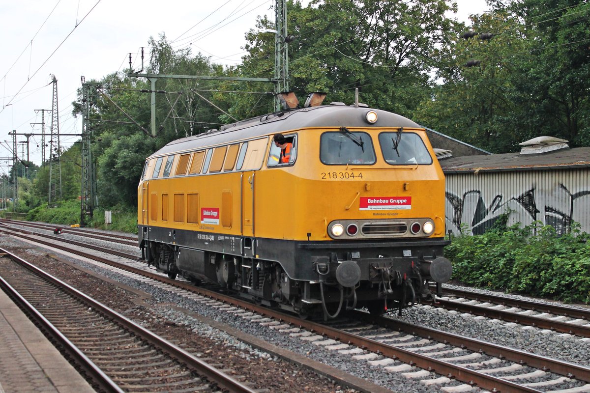 Portrait von Bahnbau 218 304-4  Lok 42 , als diese am Abend des 18.07.2019 aus Richtung Rangierbahnhof Maschen kommend in den Bahnhof von Hamburg Harburg einfuhr, un kurz darauf in den dortigen Güterbahnhof rangierte.