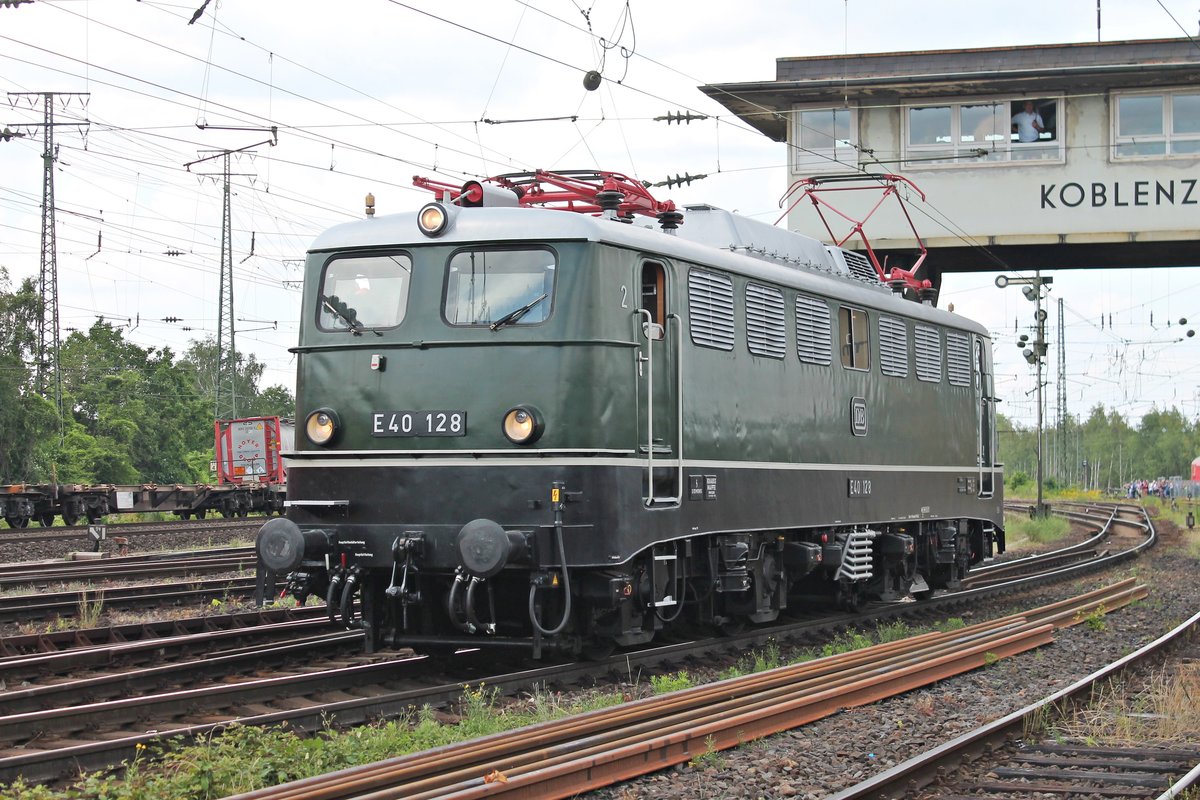 Portrait von E40 128, als diese am Nachmittag des 22.06.2019 an der Fahrzeugparade des Sommerfestes vom DB Museum in Koblenz Lützel teilnahm.