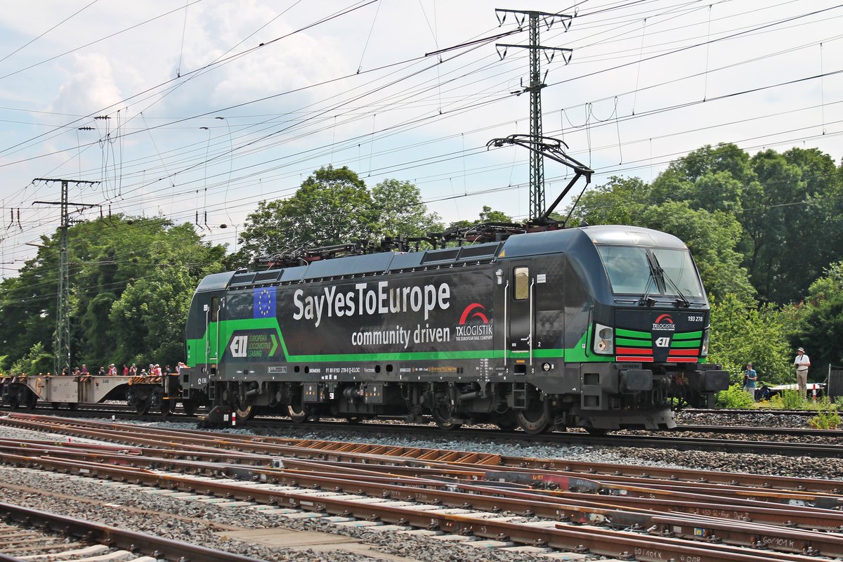 Portrait von ELL/TXL 193 278  SayYesToEurope , als diese am Nachmittag des 22.06.2019 mit einem Containerzug aus Italien am Rangierbahnhof und DB Museum in Koblenz Lützel vorbei in Richtung Andernach.