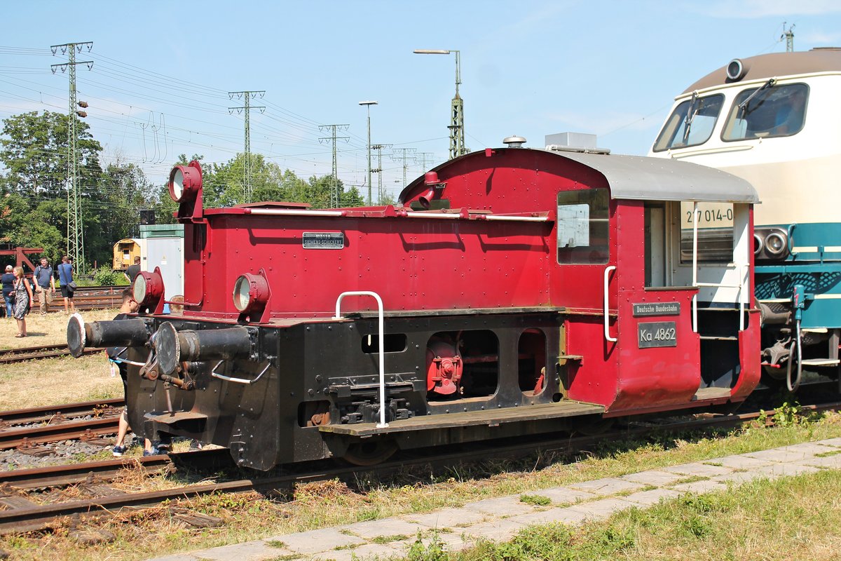 Portrait von Ka 4862 (ex. 381 005-8), als diese am 22.06.2019 zusammen mit 217 014-0 und 215 049-8 auf einem Abstellgleis im DB Museums in Koblenz Lützel während des Sommerfestes stand.