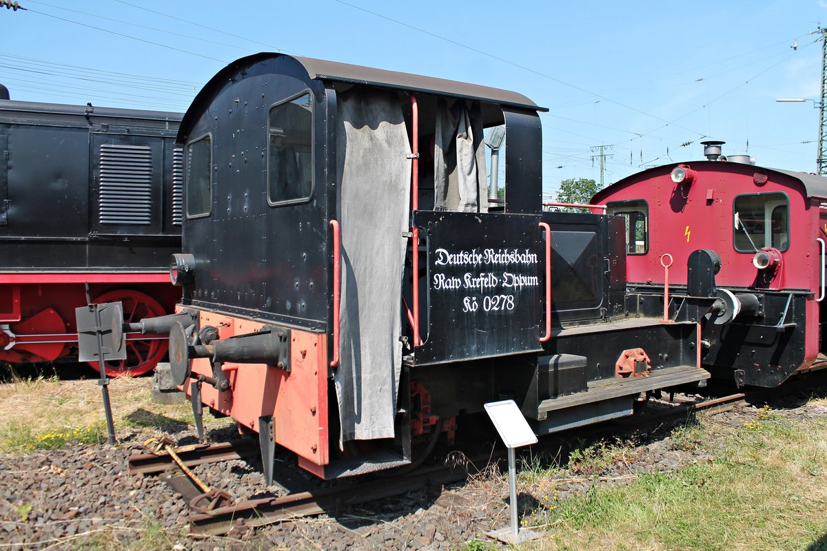 Portrait von Kö 0278, als diese am 22.06.2019 zusammen mit 322 641-2 auf einem Abstellgleis der Drehscheibe im DB Museums in Koblenz Lützel während des Sommerfests stand.