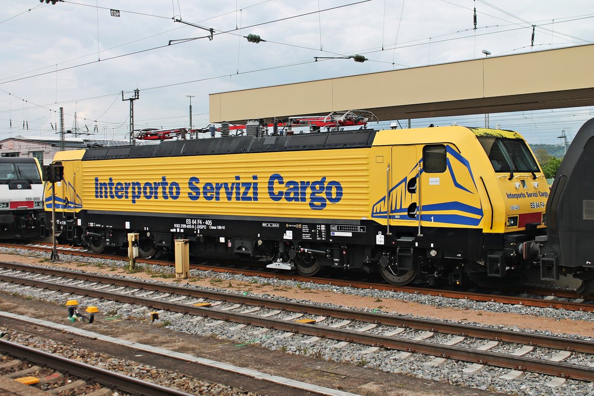 Portrait von MRCE/ISC ES 64 F4-405 (189 405-0) (REV/Be/25.04.19)  Interporto Servizi Cargo , als diese am Nachmittag des 06.05.2019 zwischen MRCE/TXL ES 64 F4-088 (189 988-9) und MRCE ES 64 F4-089 (189 989-7) auf Gleis 96 im Badischen Bahnhof von Basel abgestellt stand und auf ihre Verzollung wartete, um danach wieder nach Itlaien überführt zu werden.