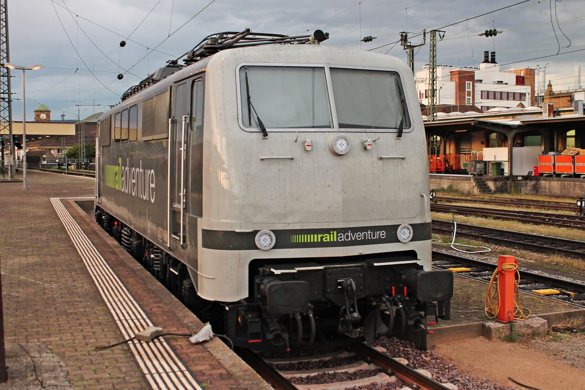 Portrait von RADVE 111 222-6, als diese am frühen Morgen des 13.08.2018 auf Gleis 95 im Badischen Bahnhof von Basel abgestellt stand und auf ihren nächsten Überführungseinsatz wartete.