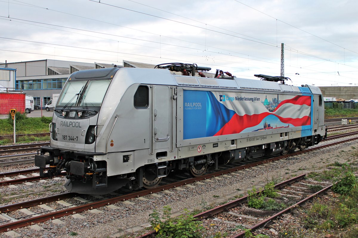 Portrait von Rpool/ČDC 187 344-7  ČD Cargo Niederlassung Wien , als diese am Nachmittag des 08.10.2019 im Bahnhof von Efringen-Kirchen im Markgräflerland abgestellt stand und auf ihre nächsten Einsatz wartete. Zuvor brachte sie einen Getreidezug in die Schweiz.