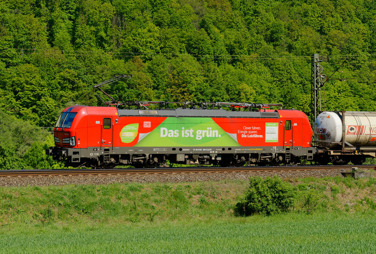 Portraitaufnahme von 193 309  Das ist grün  mit einem KLV-Zug bei Wernfeld Richtung Gemünden, 07.05.2020