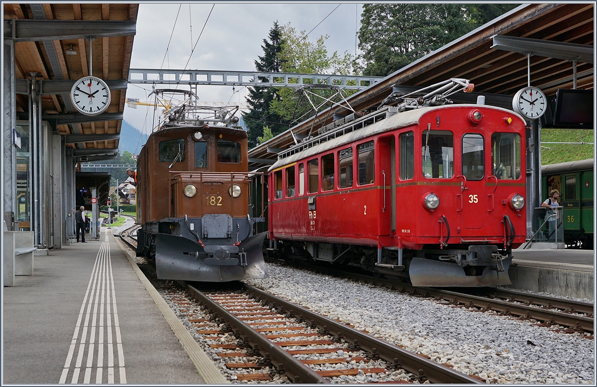 Poschiavo? Pontresina? St.Moritz? - Nein, Gstaad!
RhB Ge 4/4 182 und ABe 4/4 35 im Rahmen des perfekt organisierten Programs  Bündertag im Saaneland  zum Jubiläum 50 Jahre Blonay Chamby - MEGA BERNINA FESTIVAL
14. Sept. 2018