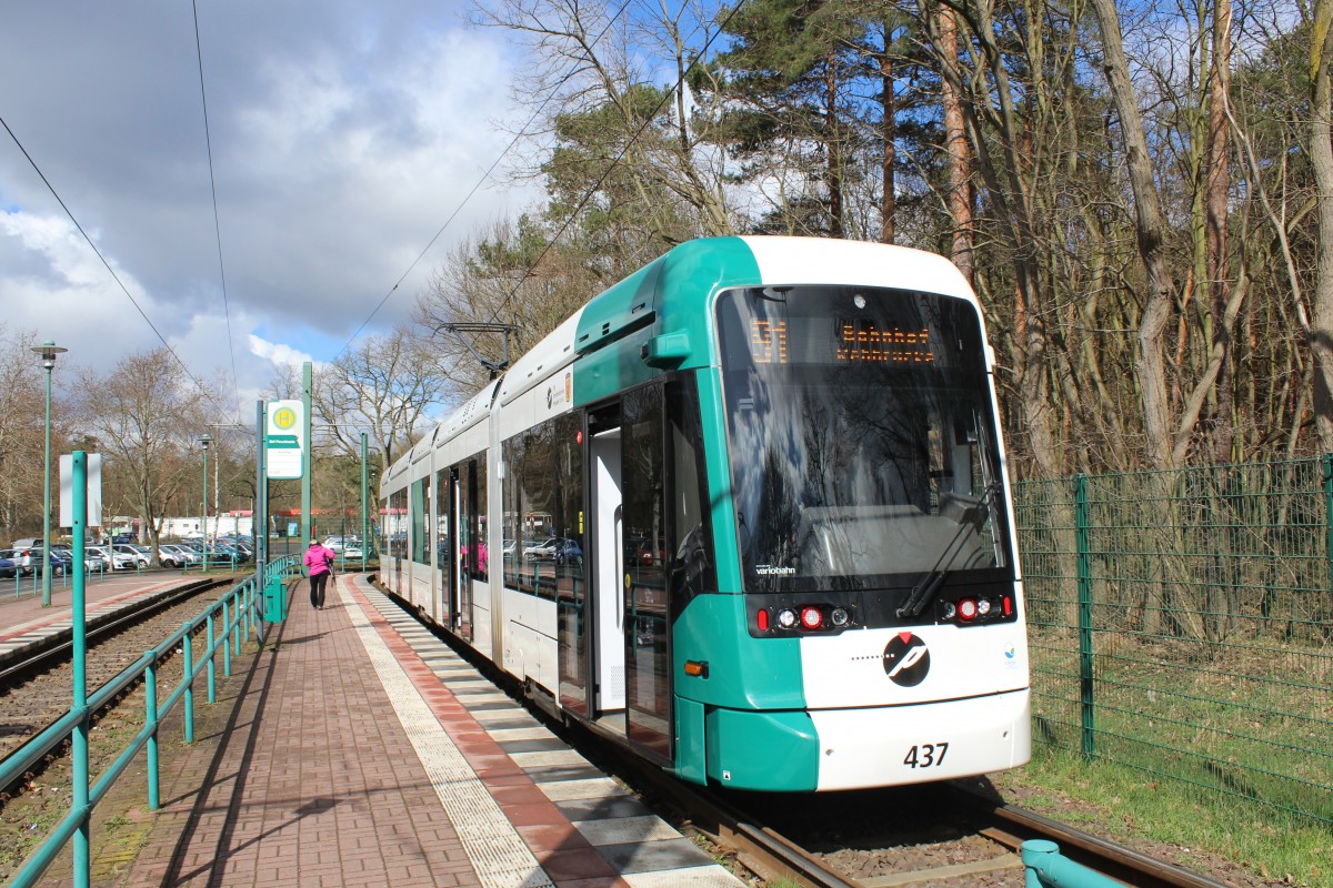 Potsdam VIP SL 91 (Stadler-Variobahn 437) Bahnhof Pirschheide am 2. April 2015.