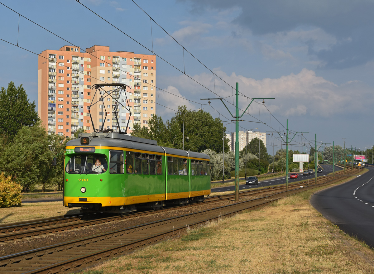 Poznan/Posen

Düwag GT8 703 (Ex Düsseldorf 2671) als Linie 6, Rondo Starołęka, 05.06.2018 