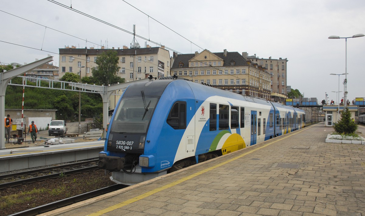 PR SA136-007von PESA Bydgoszcz im Sczcecin Główny (Stettin Hauptbahnhof) 24. Mai 2015.

