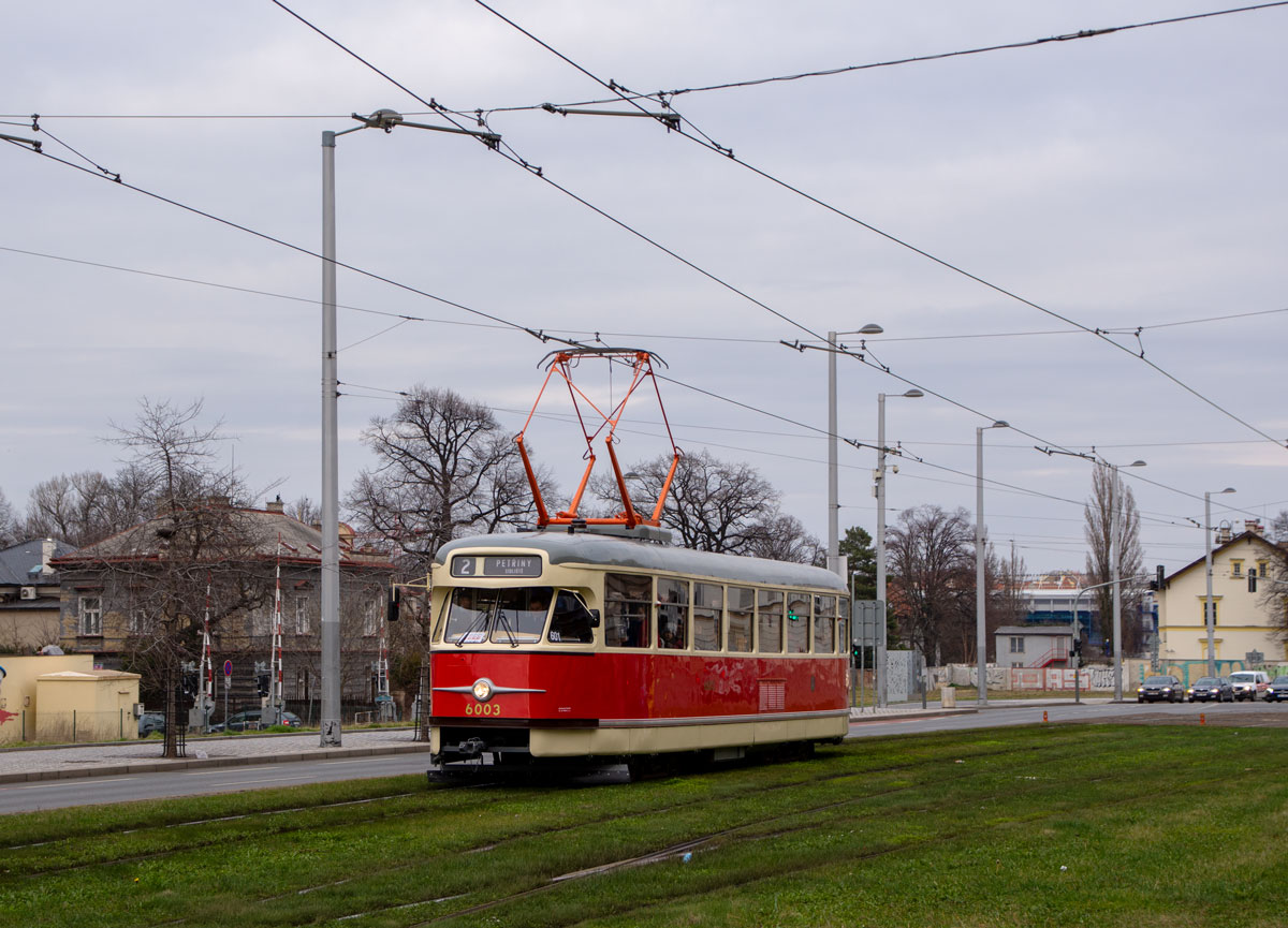 Prag/Praha

DPP ČKD Tatra T2 6003 als Linie 2 in Hradčanská, 08.03.2020 