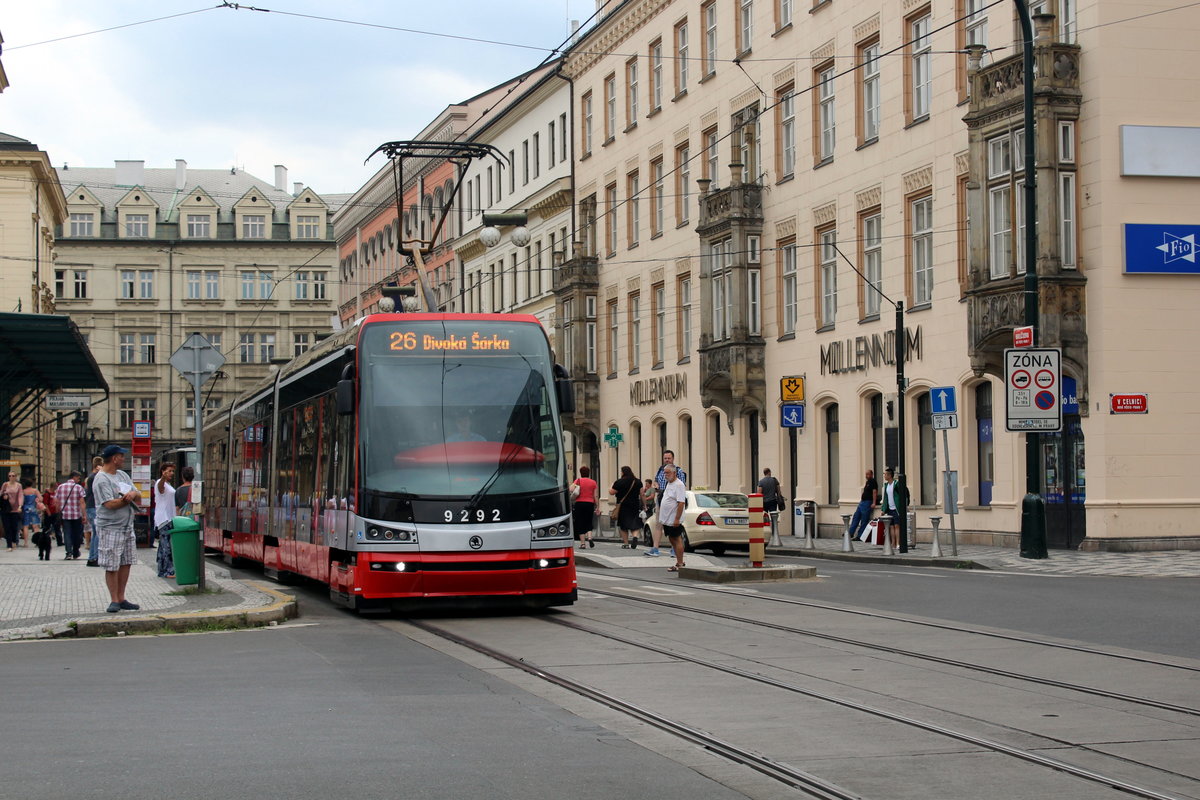 Praha / Prag SL 26 (Skoda 15T4 9292) Havlíckova ul. / ul. Na Florinci / Bahnhof Praha-Masarykovo am 21. Juli 2016.