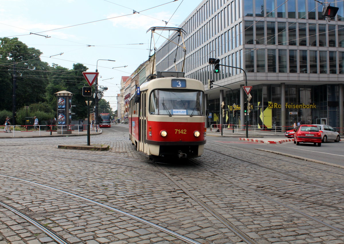 Praha / Prag SL 3 (Tatra T3 7142) Karlovo námestí / Jecná ul. / Resslova ul. am 23. Juli 2016.