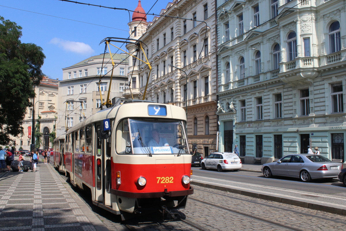 Praha / Prag SL 9 (Tatra T3 7282) Bolzanova ul. / Hlavní Nádrazí (: Hauptbahnhof) am 22. Juli 2016.