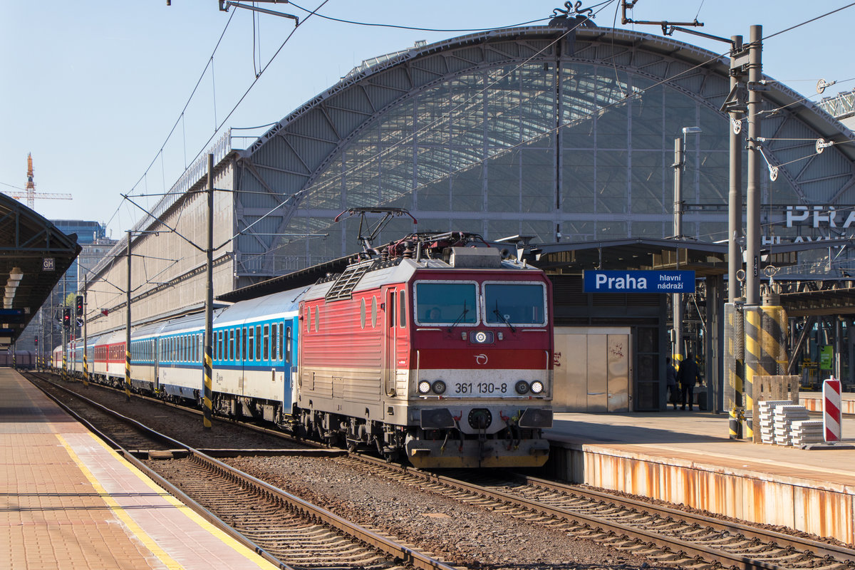 Praha hl.n. am 19. April 2019: Besuch aus der Slowakei in Form von 361 130-8. 